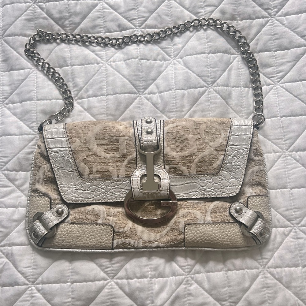 Slightly used. Guess Purse
